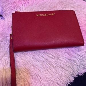 MICHAEL MICHAEL KORS
Adele Leather Smartphone Wallet